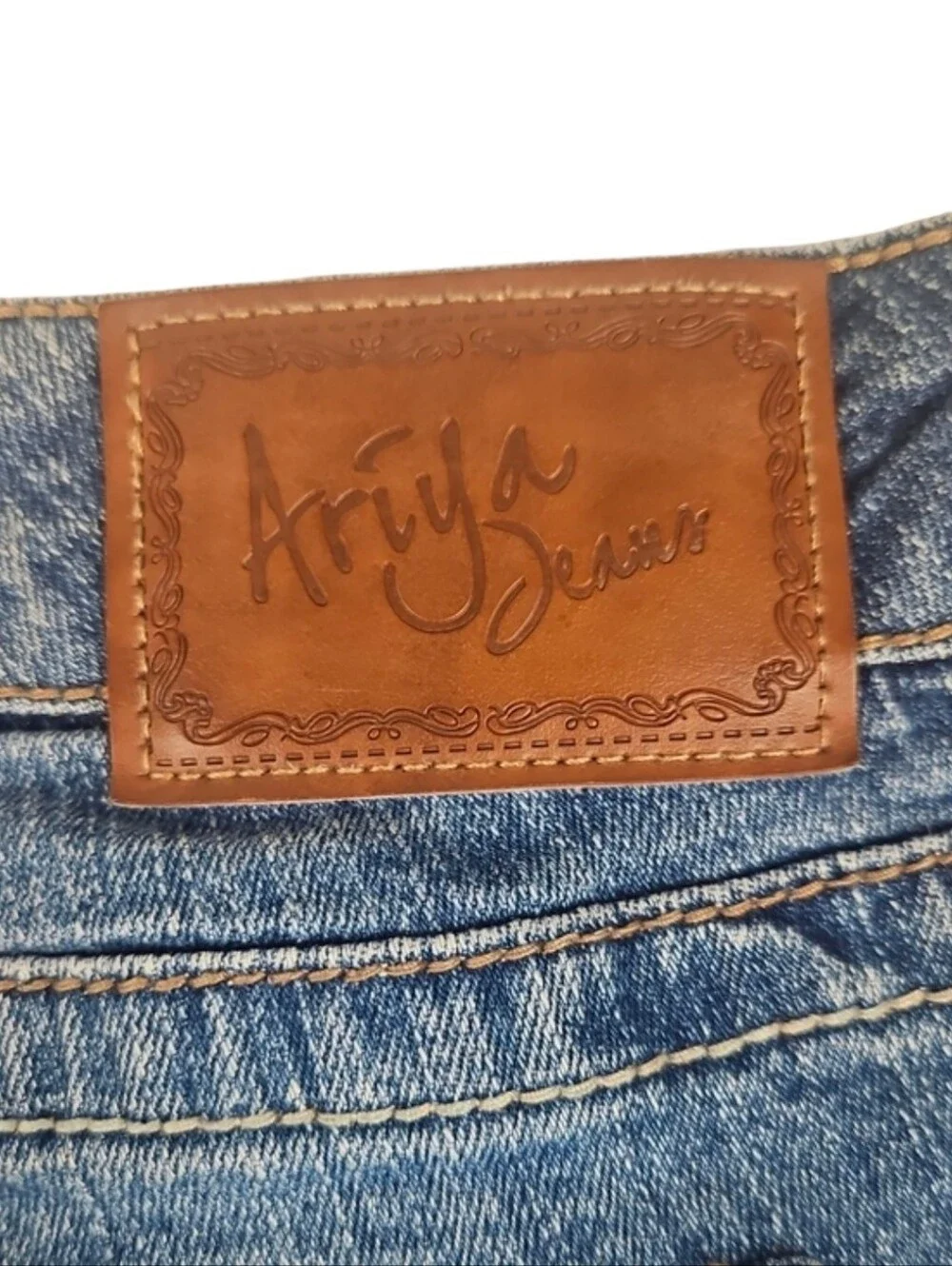 Ariya Jeans Distressed Blue Denim Women’s Jean Bermuda Shorts Y2K Grunge, 9/10